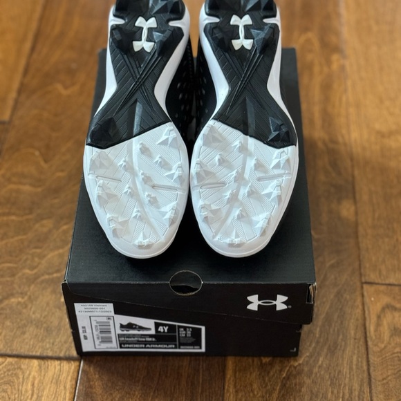NIB- Under Armour Baseball / Tee-ball Youth Cleats - Picture 6 of 8